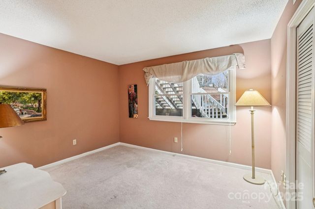 2 Creekside Lane, Asheville, NC 28803