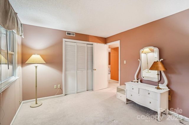 2 Creekside Lane, Asheville, NC 28803