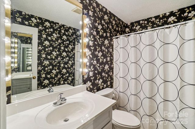 2 Creekside Lane, Asheville, NC 28803