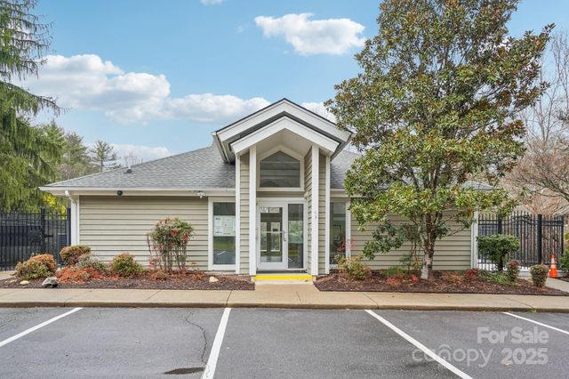 2 Creekside Lane, Asheville, NC 28803