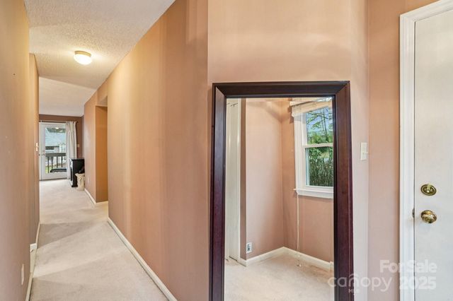 2 Creekside Lane, Asheville, NC 28803