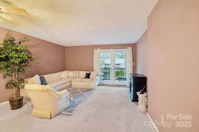 2 Creekside Lane, Asheville, NC 28803