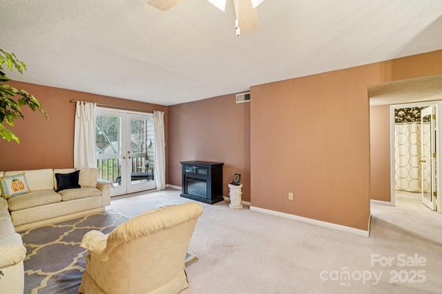 2 Creekside Lane, Asheville, NC 28803