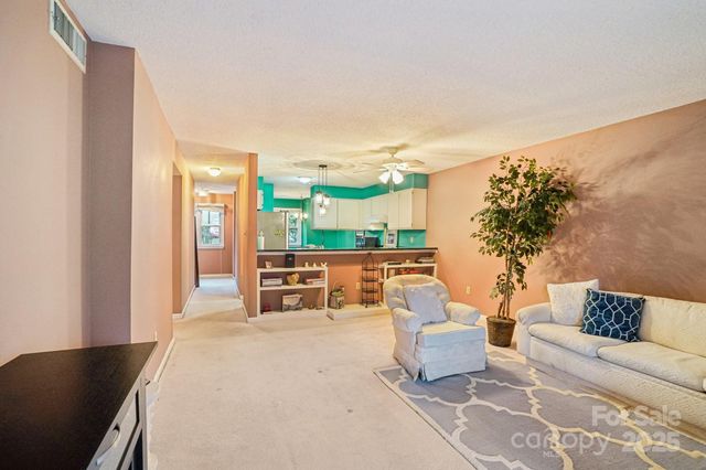 2 Creekside Lane, Asheville, NC 28803