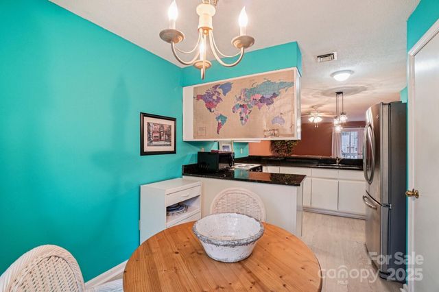 2 Creekside Lane, Asheville, NC 28803