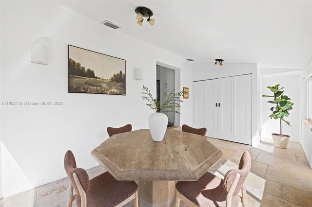 520 SW 12th Ct, Fort Lauderdale, FL 33315