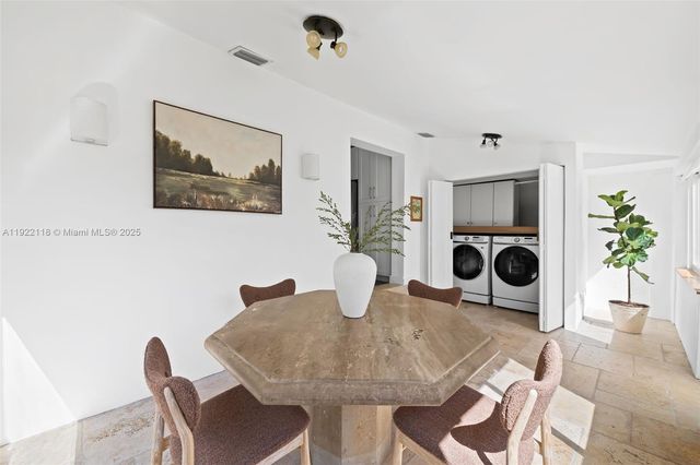 520 SW 12th Ct, Fort Lauderdale, FL 33315