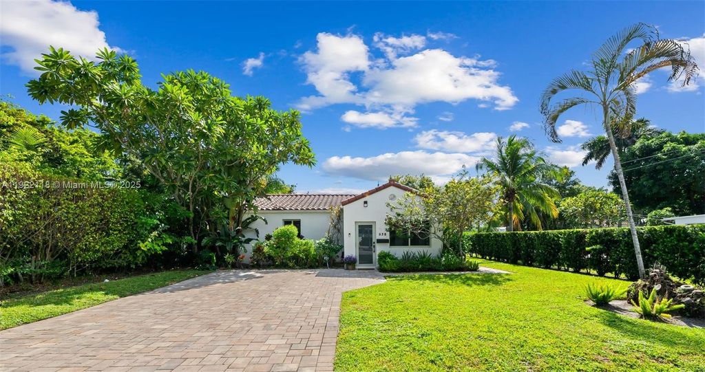 520 SW 12th Ct, Fort Lauderdale, FL 33315