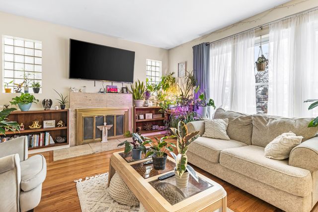 6656 N Oconto Avenue, Chicago, IL 60631