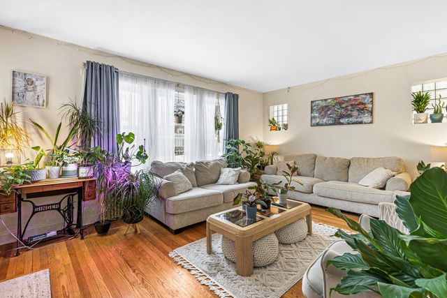 6656 N Oconto Avenue, Chicago, IL 60631