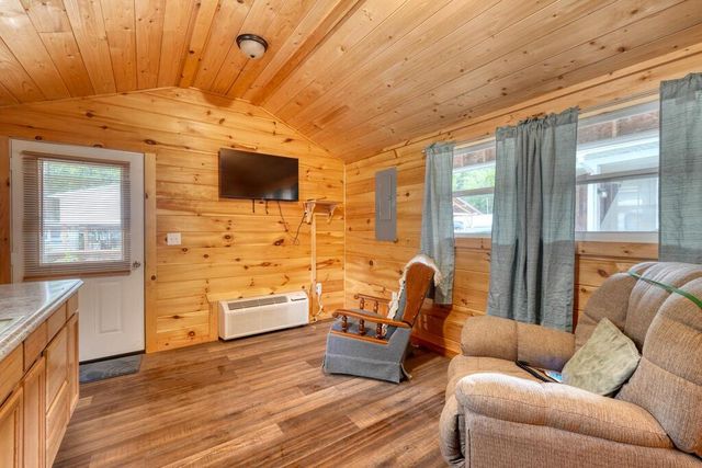 4220 Riverbank Run, Hiawassee, GA 30546