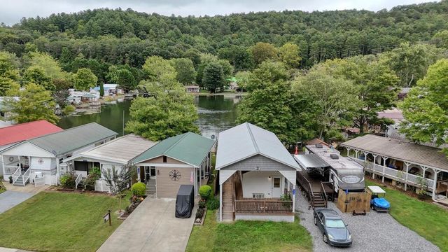 4220 Riverbank Run, Hiawassee, GA 30546