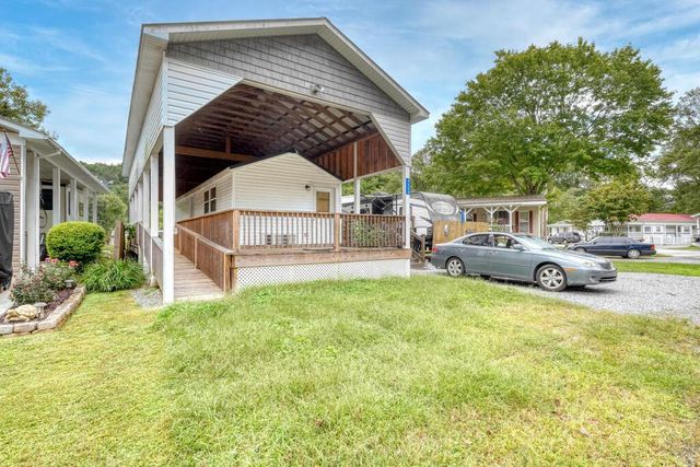 4220 Riverbank Run, Hiawassee, GA 30546