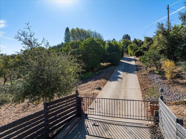 1109 Via La Cuesta, Escondido, CA 92029