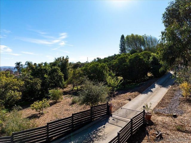 1109 Via La Cuesta, Escondido, CA 92029