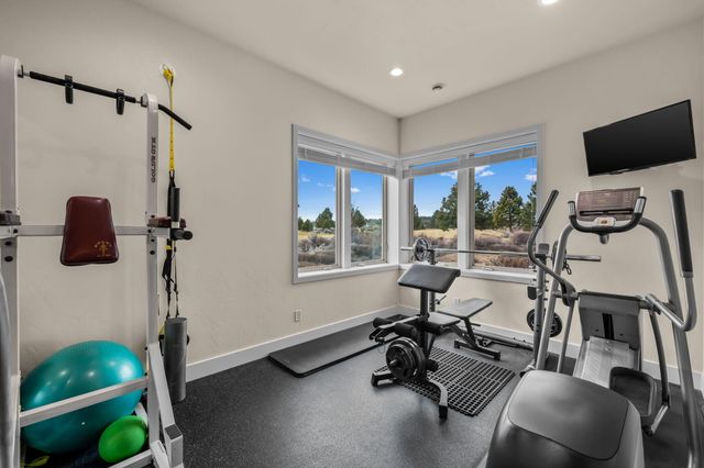 61649 Hosmer Lake Drive, Bend, OR 97702