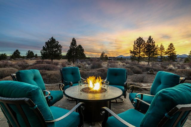 61649 Hosmer Lake Drive, Bend, OR 97702