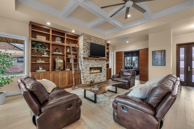 61649 Hosmer Lake Drive, Bend, OR 97702