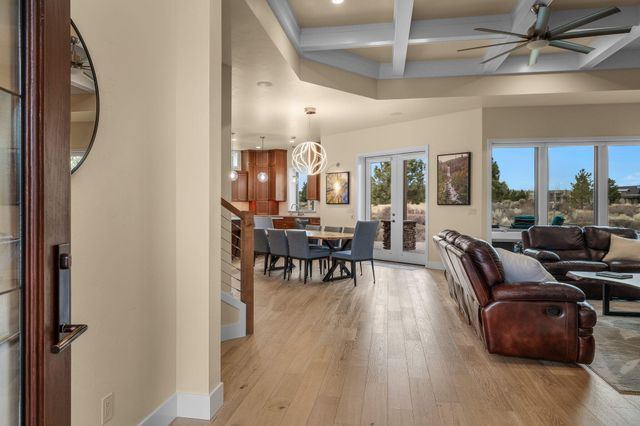 61649 Hosmer Lake Drive, Bend, OR 97702