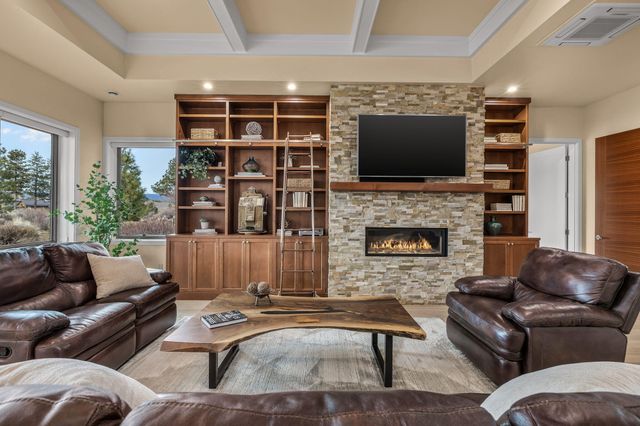 61649 Hosmer Lake Drive, Bend, OR 97702