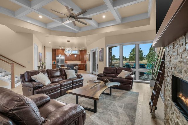 61649 Hosmer Lake Drive, Bend, OR 97702