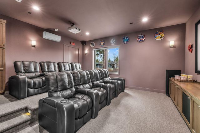 61649 Hosmer Lake Drive, Bend, OR 97702