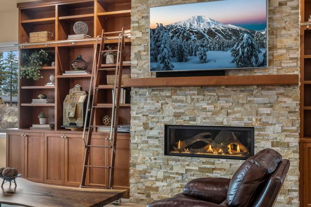 61649 Hosmer Lake Drive, Bend, OR 97702