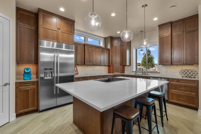 61649 Hosmer Lake Drive, Bend, OR 97702