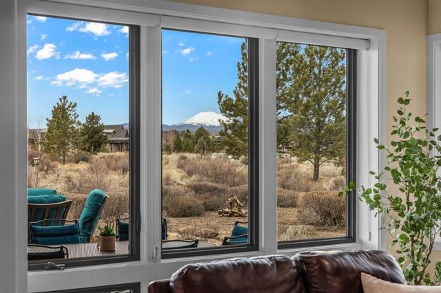 61649 Hosmer Lake Drive, Bend, OR 97702