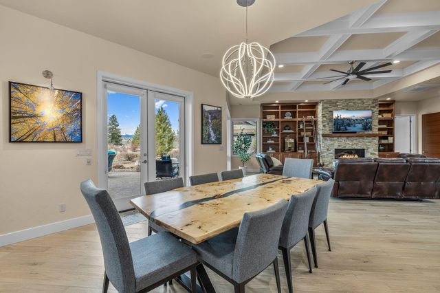 61649 Hosmer Lake Drive, Bend, OR 97702