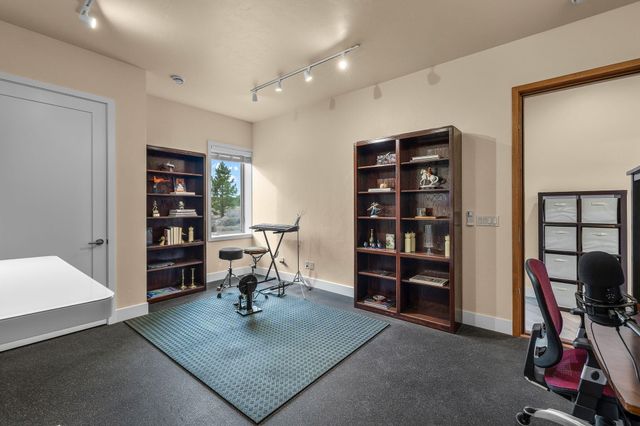 61649 Hosmer Lake Drive, Bend, OR 97702