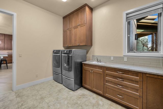 61649 Hosmer Lake Drive, Bend, OR 97702