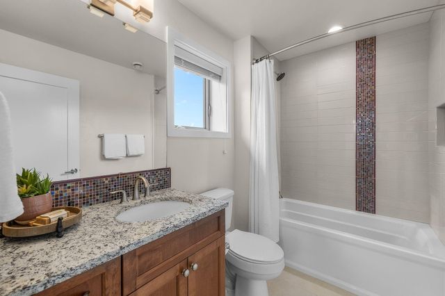 61649 Hosmer Lake Drive, Bend, OR 97702