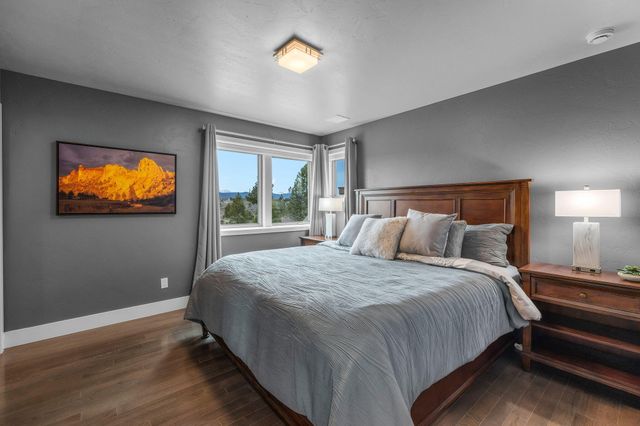 61649 Hosmer Lake Drive, Bend, OR 97702