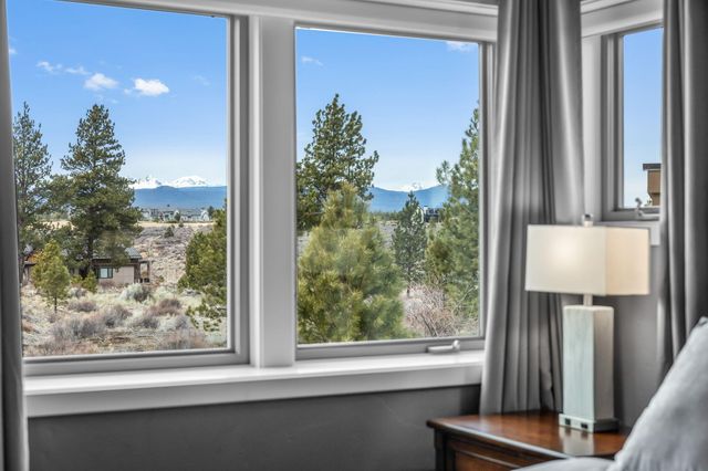 61649 Hosmer Lake Drive, Bend, OR 97702