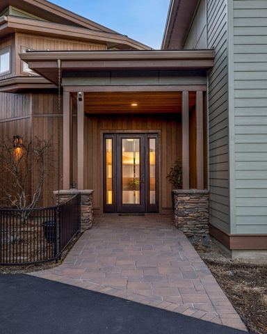 61649 Hosmer Lake Drive, Bend, OR 97702