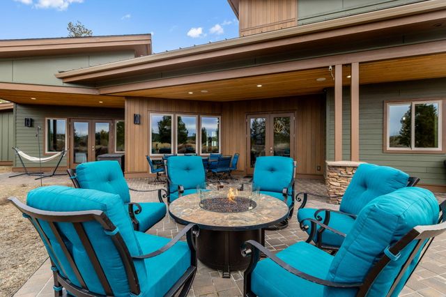 61649 Hosmer Lake Drive, Bend, OR 97702