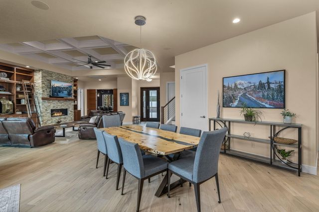 61649 Hosmer Lake Drive, Bend, OR 97702