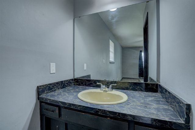 3917 Oakcrest Avenue, Enid, OK 73703