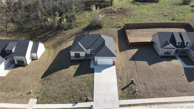 824 E Harlan Drive, Tahlequah, OK 74464