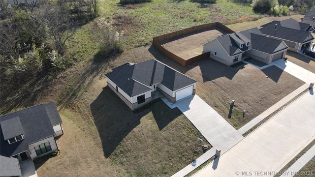 824 E Harlan Drive, Tahlequah, OK 74464