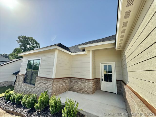 824 E Harlan Drive, Tahlequah, OK 74464