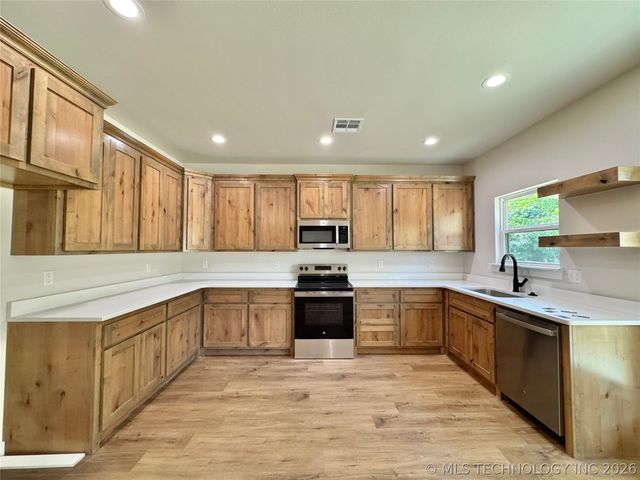 824 E Harlan Drive, Tahlequah, OK 74464