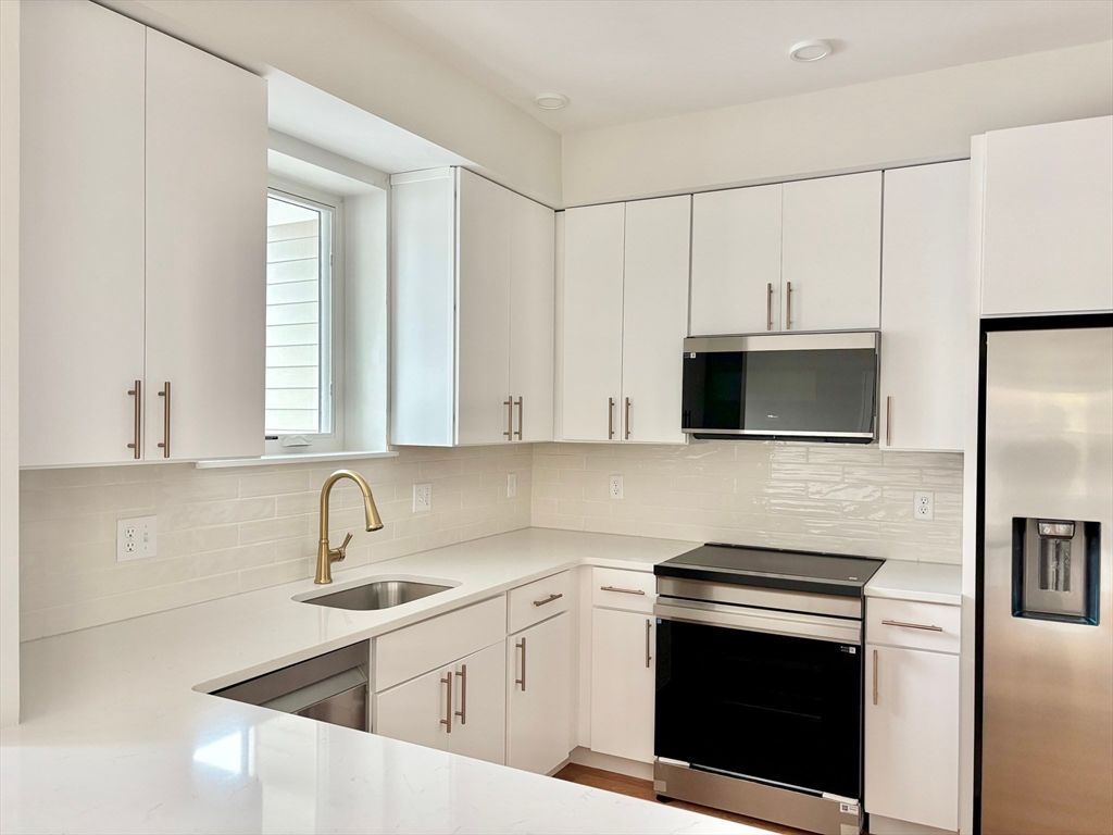 421 High St 203, Medford, MA 02155