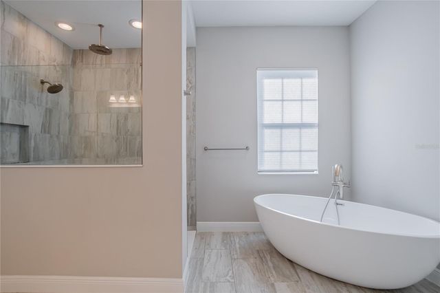 10304 MEADOWRUN DRIVE, Lithia, FL 33547