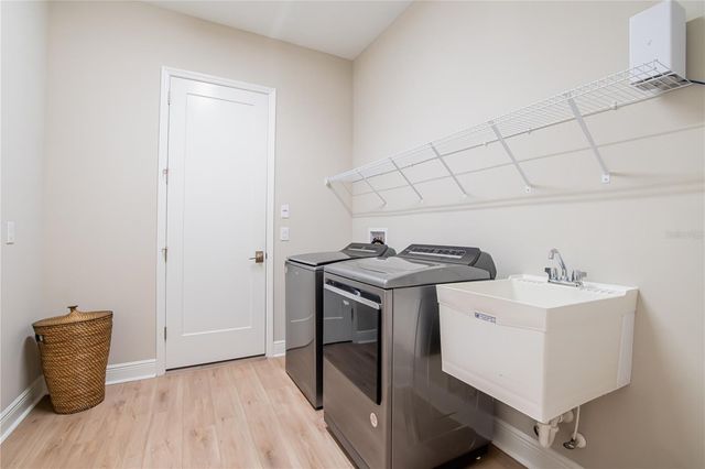 10304 MEADOWRUN DRIVE, Lithia, FL 33547