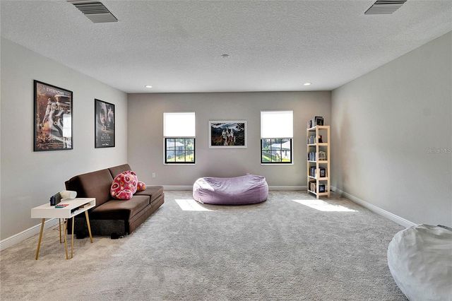 10304 MEADOWRUN DRIVE, Lithia, FL 33547