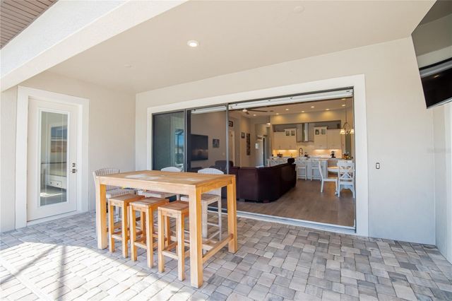 10304 MEADOWRUN DRIVE, Lithia, FL 33547