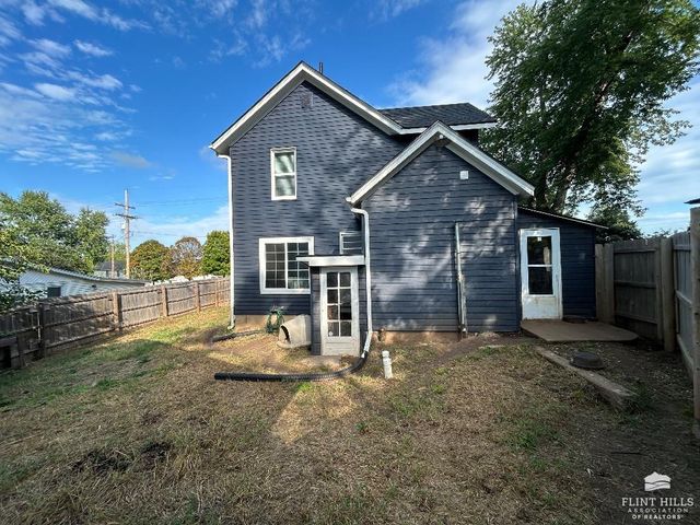 903 Poplar Street, Wamego, KS 66547