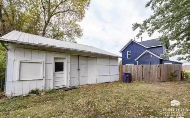 903 Poplar Street, Wamego, KS 66547